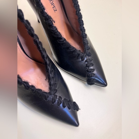 Pura Lopez Black Heels with Scalloped Edge and Pointed Toe - Picture 1 of 11